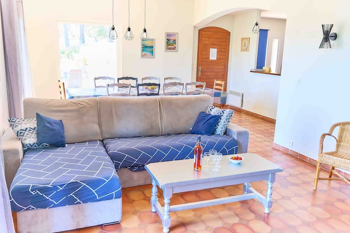 Entire home with 5 bedrooms in Lac de Sainte-Croix - Grande villa avec vue sur le lac