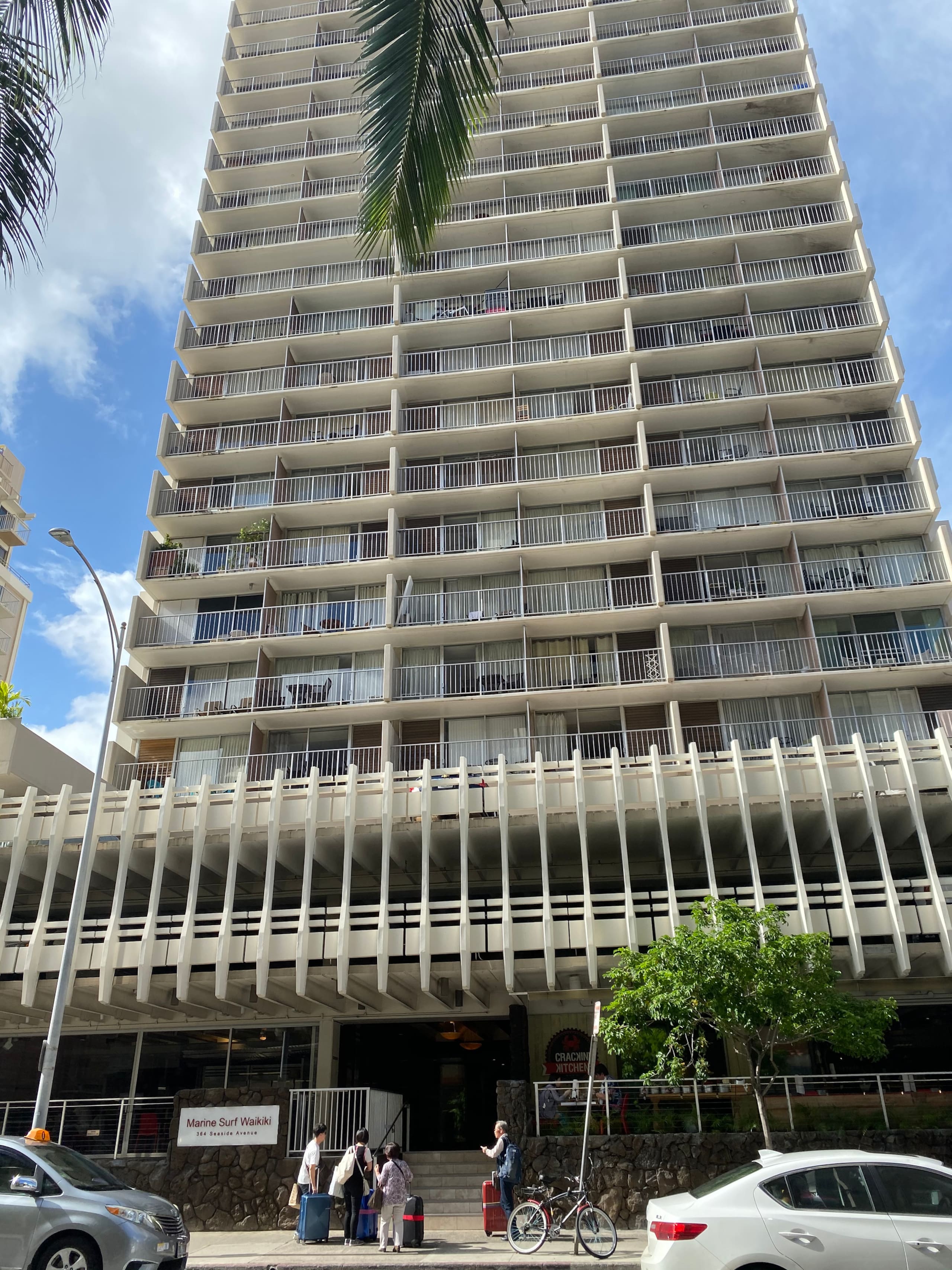 Condo in Honolulu · ★4.82 · Studio · 3 beds · 1 private bath - Image 16