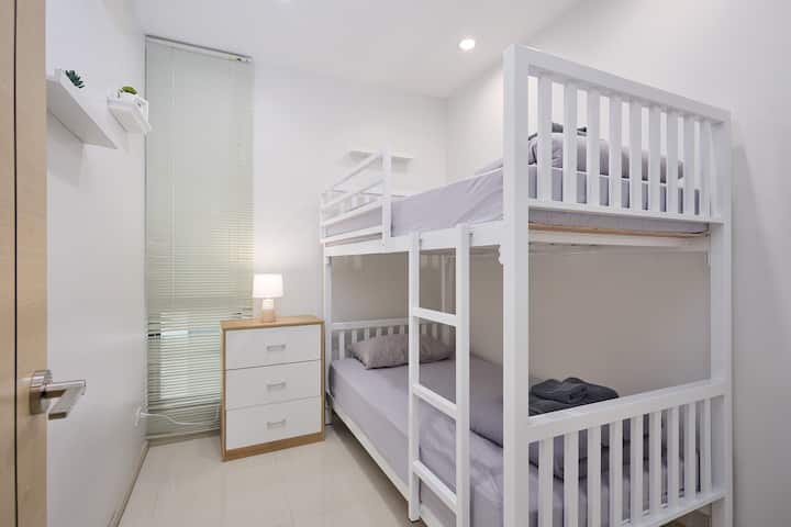 3楼；带双层床的第8间卧室。