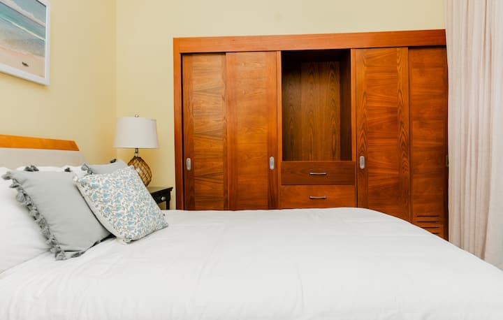 Tercer dormitorio con cama queen size