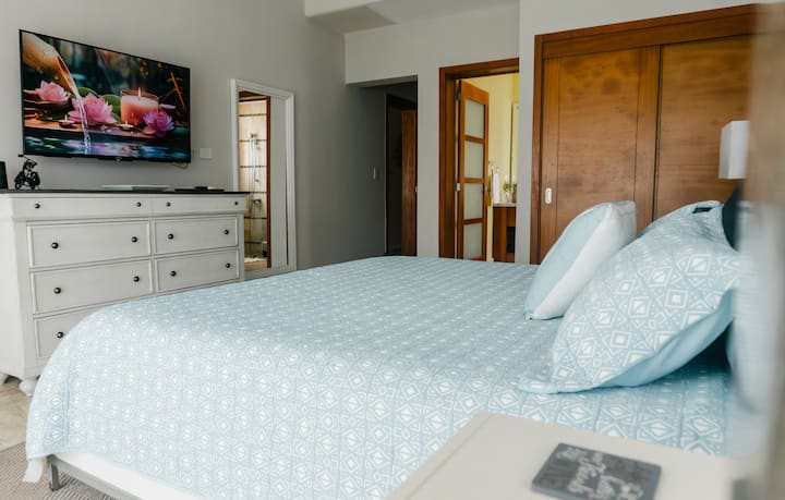Dormitorio principal con cama king size