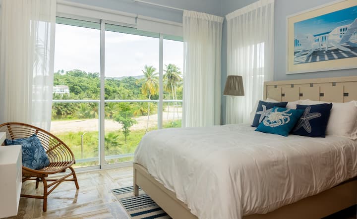 Segundo dormitorio con cama tamaño queen.