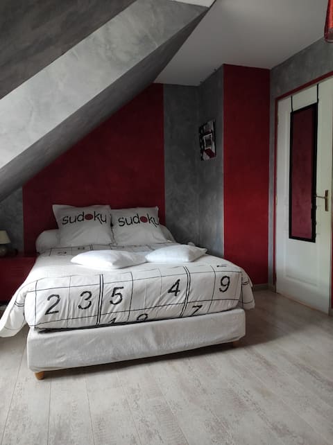 Room in detached house (castles, zoo...)