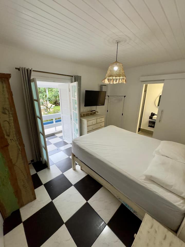 ห้องสวีท 2 (เตียงควีนไซส์ 1 หลัง + ทีวี + เครื่องปรับอากาศ)