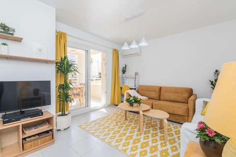 Popular Airbnb listing: Beach and Sun Apartment in Alacant / Alicante