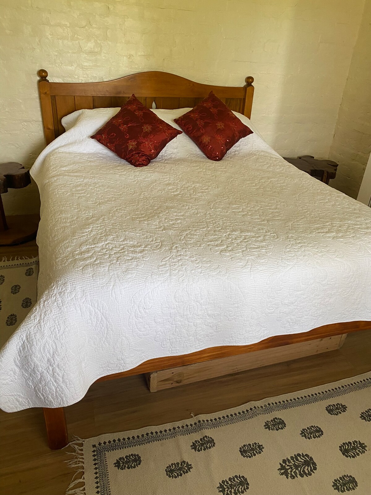 Queen Bedroom Arthur's Cottage