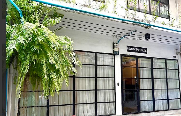 Beautiful Super Modern Gigantic Designer Home gallery image 3