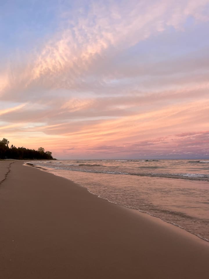 Quietside Beach Cabin - Private Sand Beach
