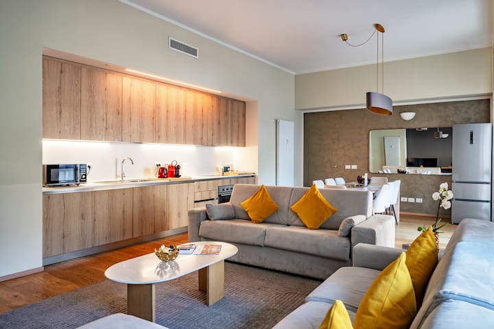 Stunning 4 Bedrooms, 10 Guests – Duomo District gallery image 2