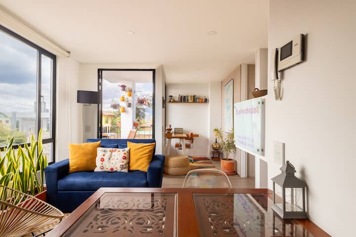 Amplio y luminoso: la sala de estar.