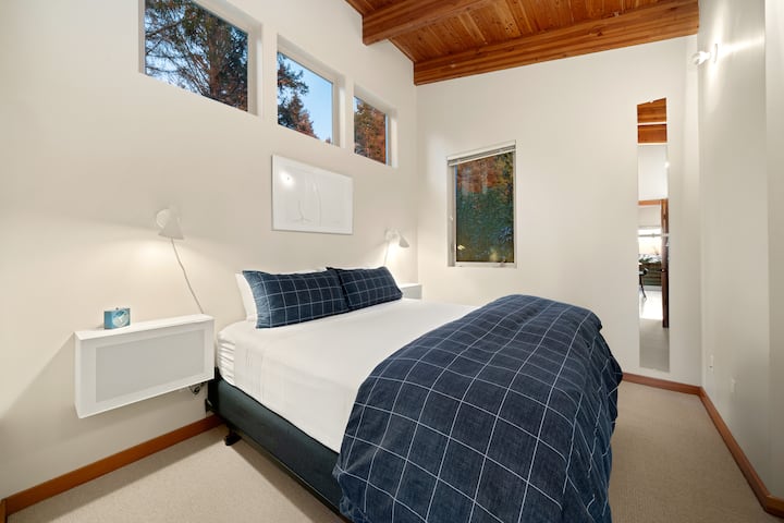 CAKing high end ThermaRest madrac s poplunom od perja i kvalitetnom posteljinom (sve se pere između dviju rezervacija).