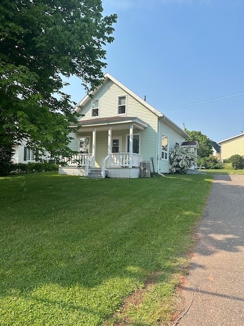 The Salty Sea House - North Rustico Harbourview
