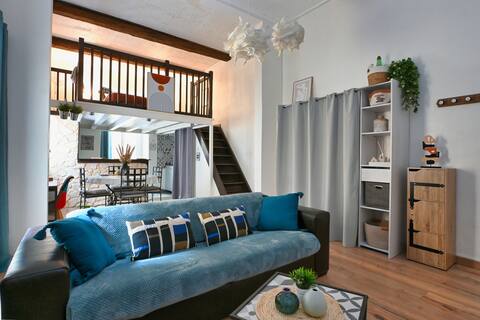 Popular Airbnb listing: Very nice apartment, super central, 500 m from the Arènes. in Nîmes