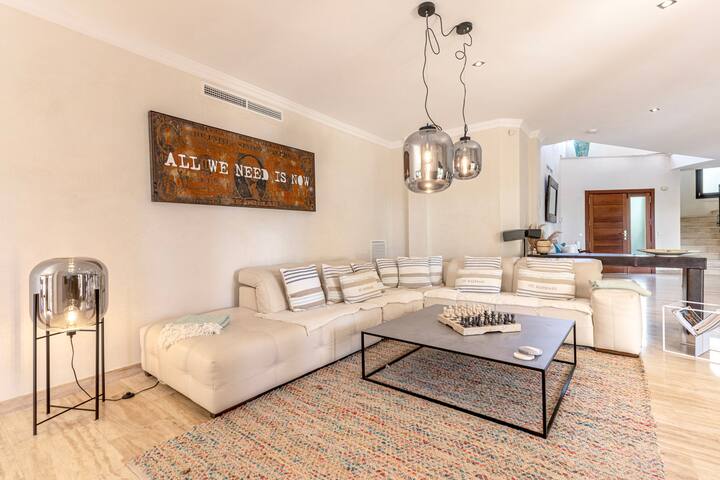 Luxury Villa with Heated Pool in Santa Ponca gallery image 5