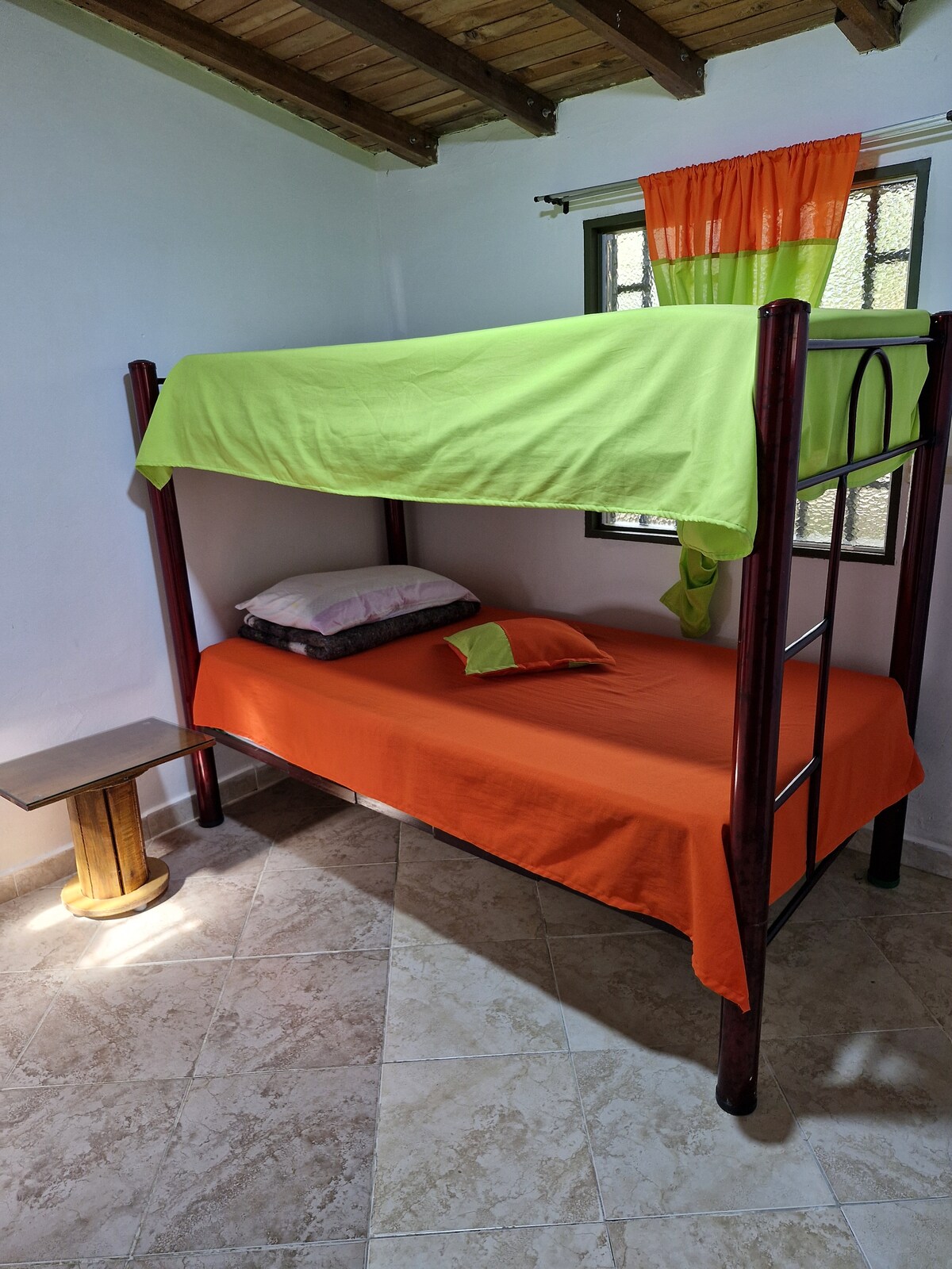 Dhomë me krevat marinari,e butë dhe çlodhëse, që të pushosh rehat, 