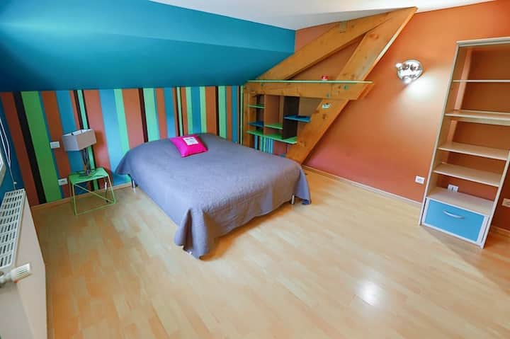 спална соба 2 , 1 брачен кревет (широк 150-179 см)