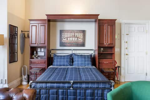 Cozy Back Bay Retreat with Parking!