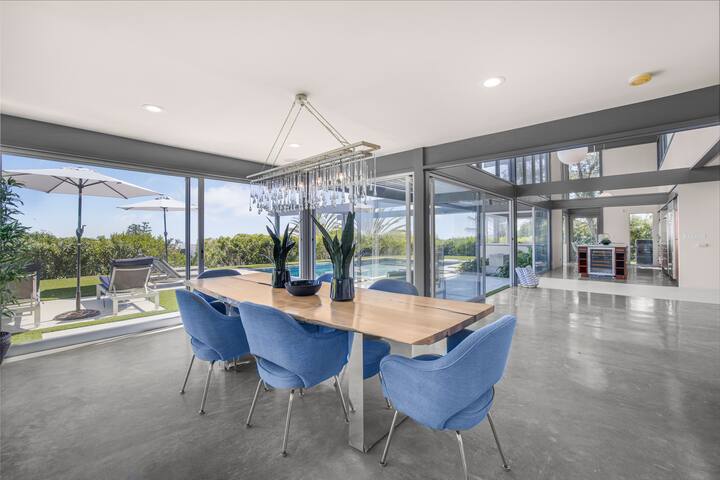 Beverly Hills Villa with Pool and Amazing Views gallery image 3