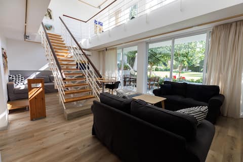 Artistic Villa by the Sea