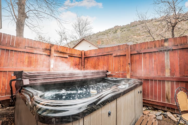 Camelot (Morrison Hot Tub Cottage) - Boutique hotels for Rent in