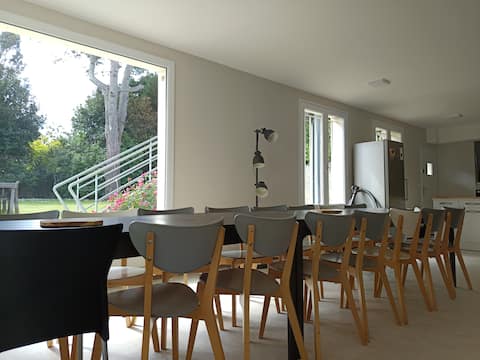 Downtown villa 100 m from the sea (20 people)