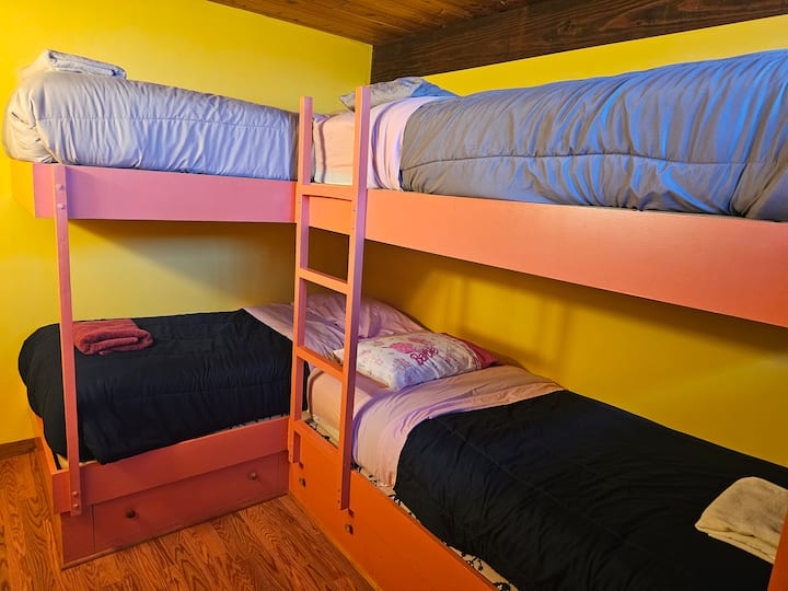 חדר קומותיים לבנות