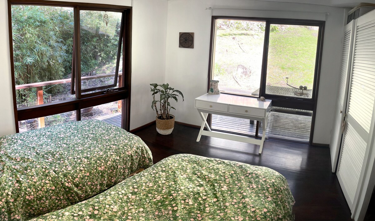 Dhomë gjumi 2 me dy krevate tek