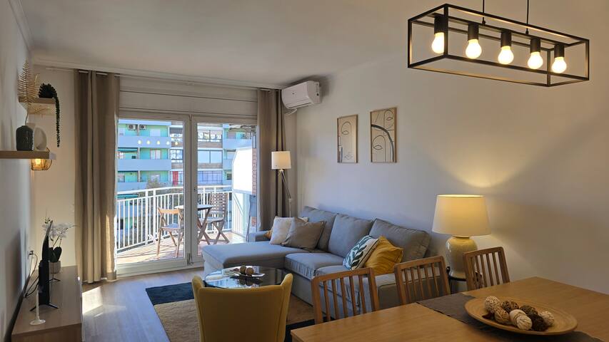 Great apt 6 beds, exterior, near Sagrada Familia