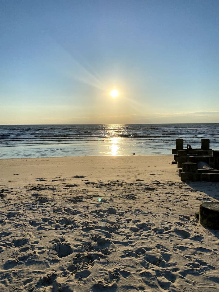 Puestas De Sol De La Bahía De Cape May: Uso Gratuito De Las Etiquetas De Playa De Cape May Y Las Etiquetas De Piscina Pública. - Cape May, NJ