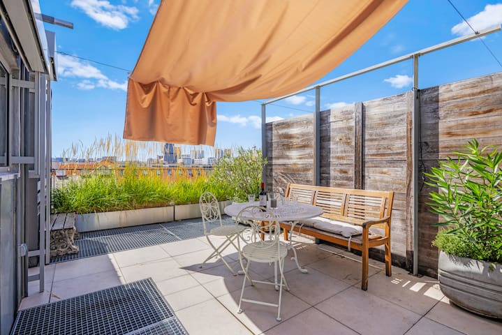 Panoramic city view, Loft next to city centre 2