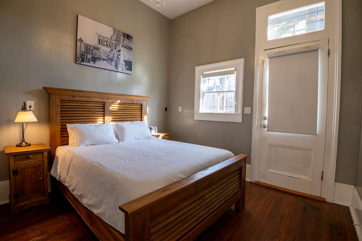 Relaxing Stay | Hot Tub & Top Attractions - New Orleans, LA
