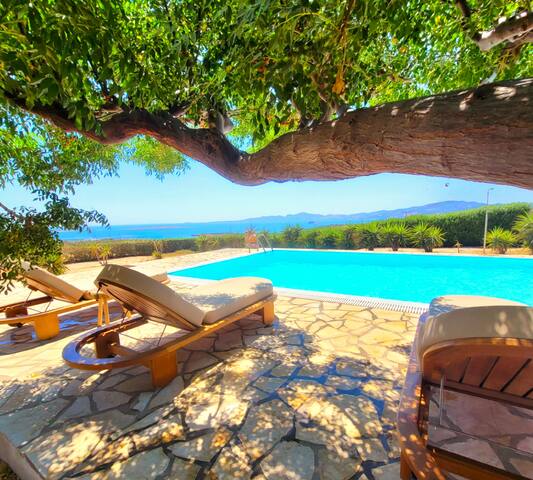 Luxury villa private pool in Paros gallery image 2
