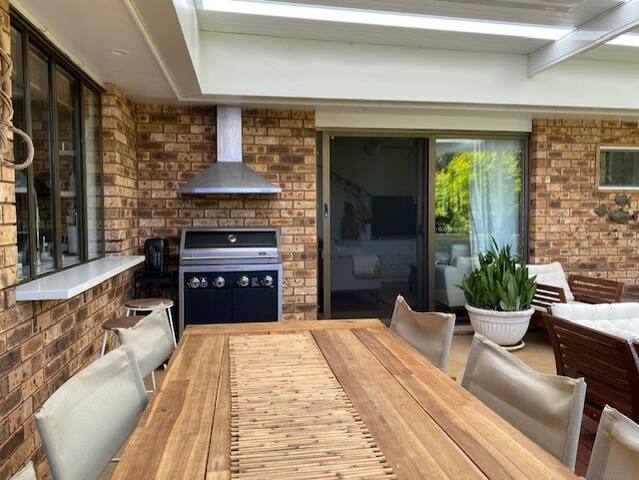 The Oceanic – Mimosas by the Sea gallery image 2