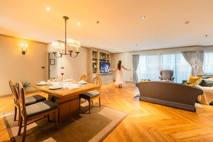 Huge Living & Bedroom with Bathtub | Rooftop Pool