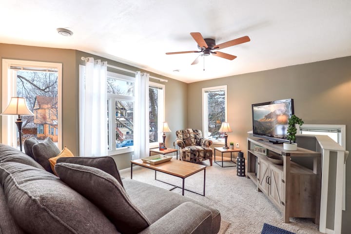 2-bedroom Half Block From Green Line Light Rail - Minneapolis−Saint Paul Airport (MSP)