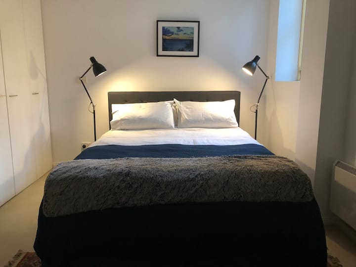 Quarto principal com cama queen size