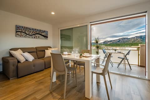 Popular Airbnb listing: Apartment with terrace, beach and mountain views in Vandellòs I L'hospitalet De L'infant
