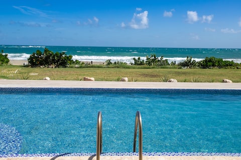 Beachfront/6 bdrs en-suite/ Maid included (A)