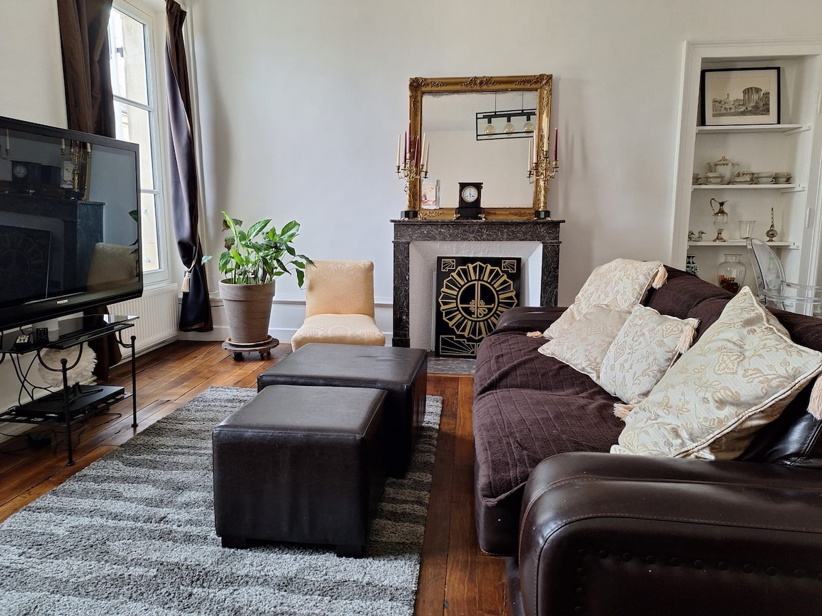 Successful Airbnb property: 1 bedroom 1 bed + breakfast in the center of Poitiers in Poitiers