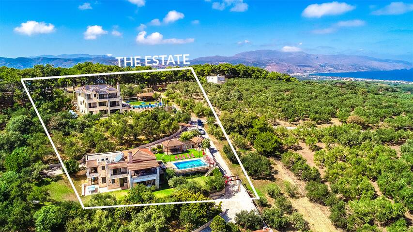 5′ to Beach / 9 BR / Sleeps 22 / 2 Pools / Gym gallery image 2