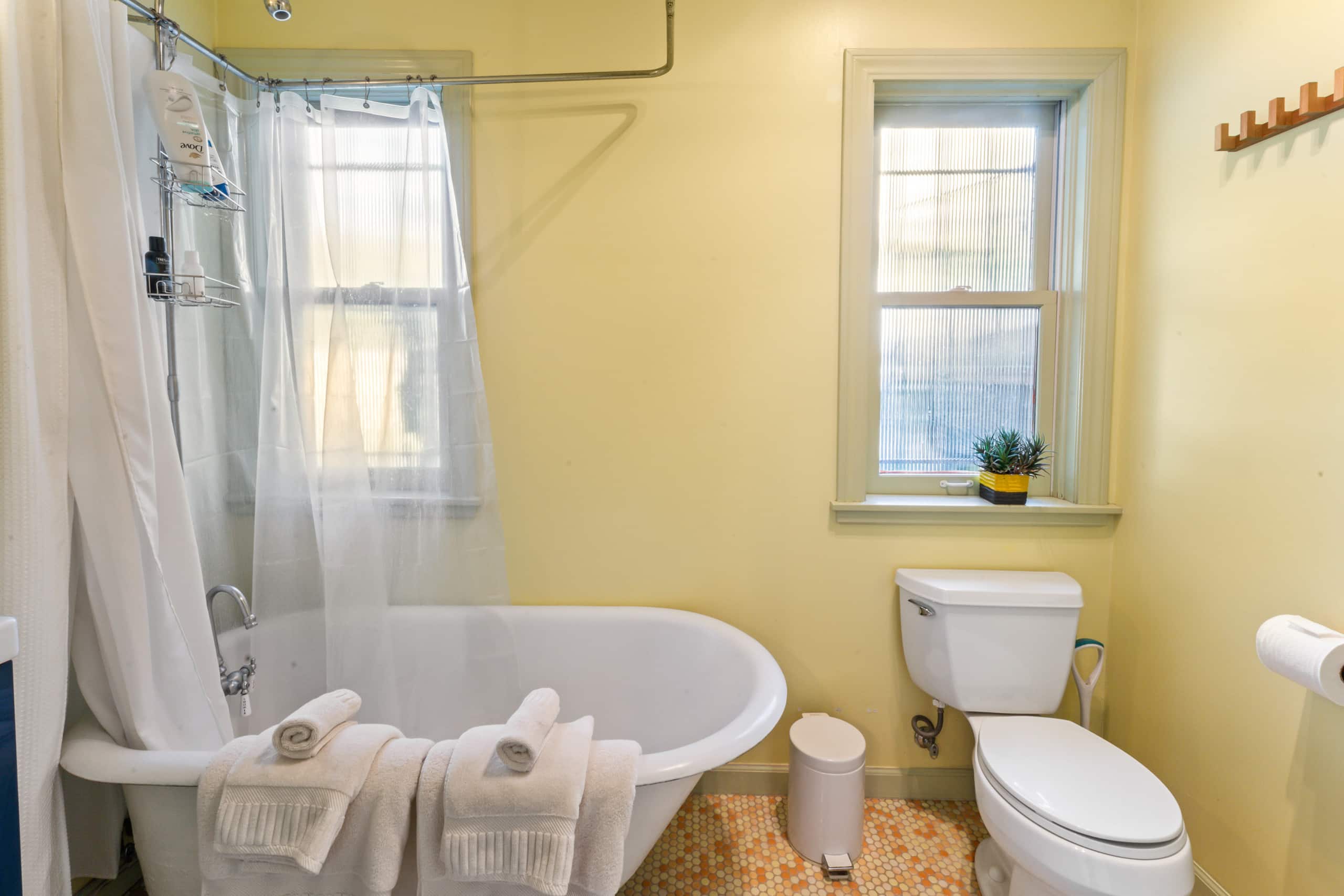 Stylish Garden Suite with a  dash of Vintage - Image 9