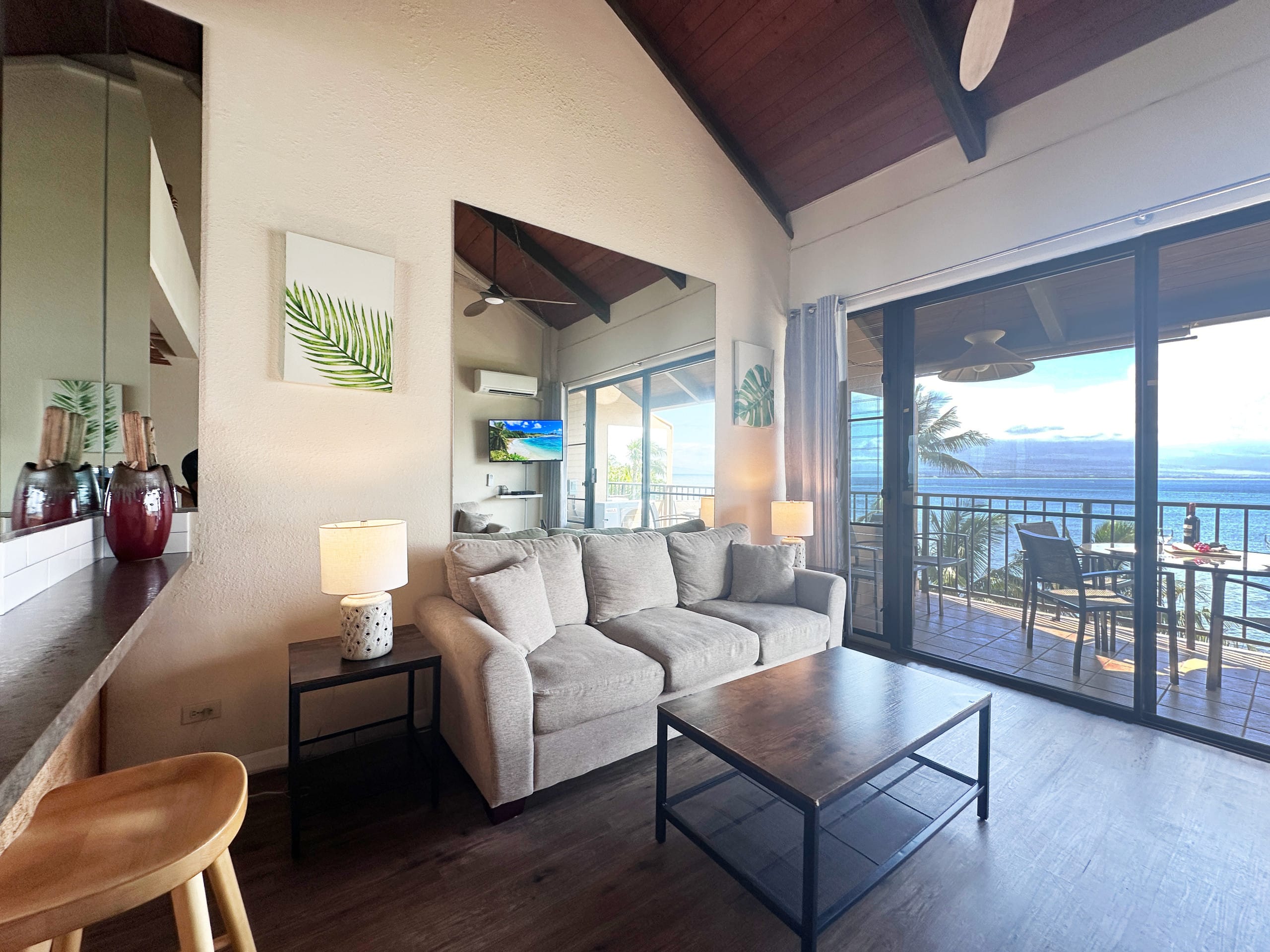 Condo in Wailuku · ★4.72 · 2 bedrooms · 2 beds · 2 baths - Image 2