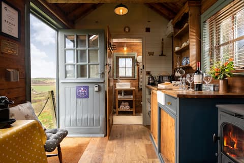 Popular Airbnb listing: Shepherd's Watch - Luxury 5* Glamping Hut in Dover