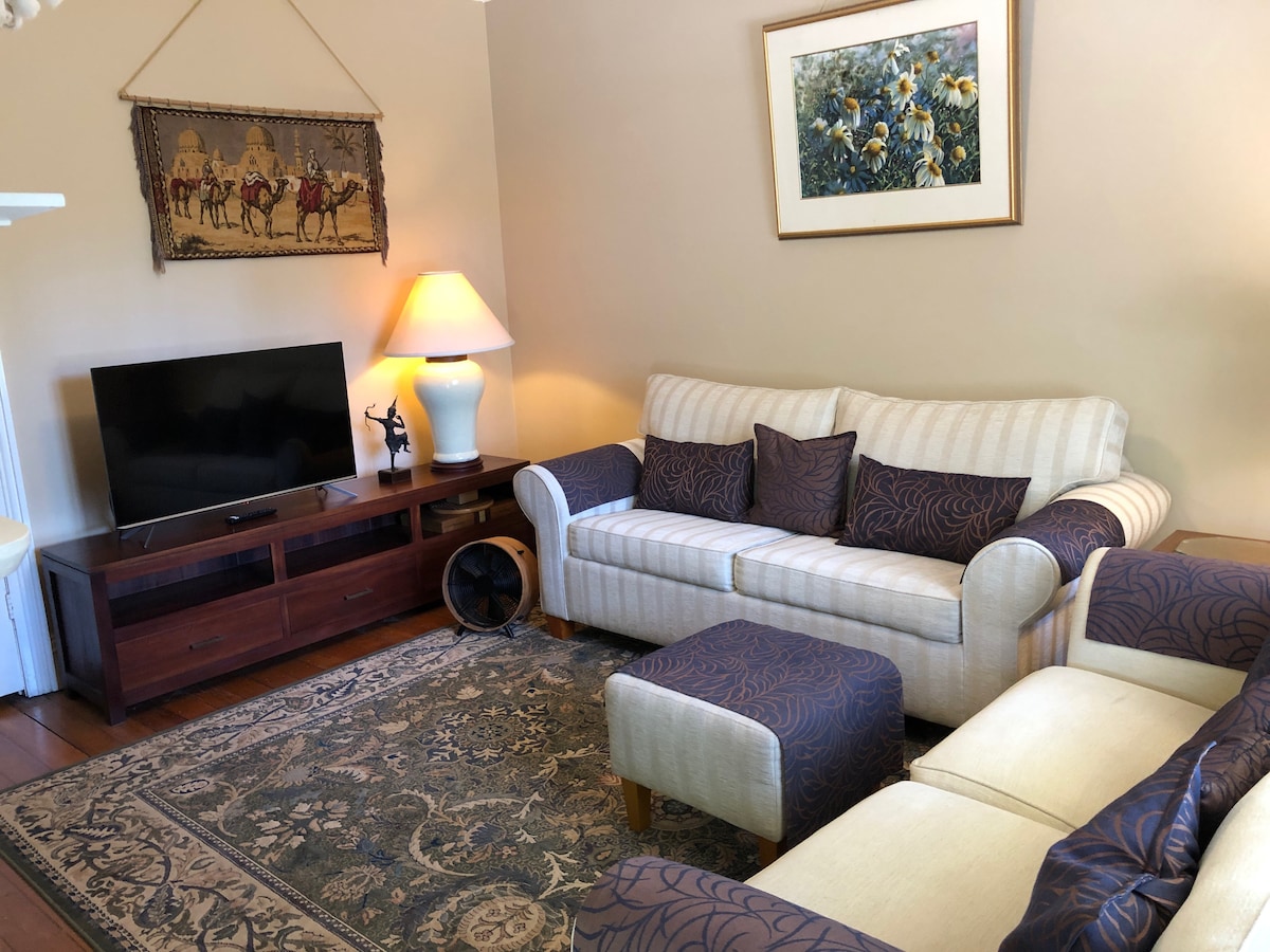 Successful Airbnb property: Private 4 room suite - incl bfast in Heritage home in Sydney