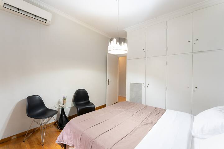 2BDR apt in Acropolis/next to OlympusZeusTemple gallery image 3