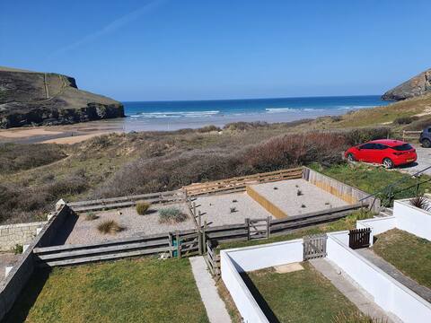 Sea Gem on the beach at Mawgan Porth