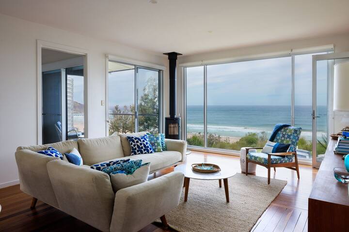 Absolute beachfront cottage + separate apartment gallery image 4