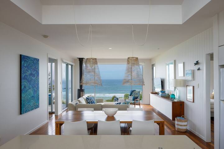 Absolute beachfront cottage + separate apartment gallery image 3