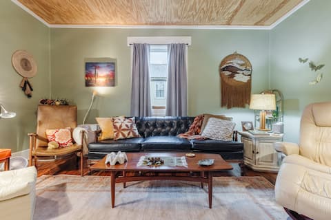 Popular Airbnb listing: Mid-century decor 2/2 near downtown TR in Travelers Rest