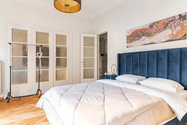 Huge 165sq Apt w/5BDR, 2&halfBath-1min toAcropolis gallery image 5